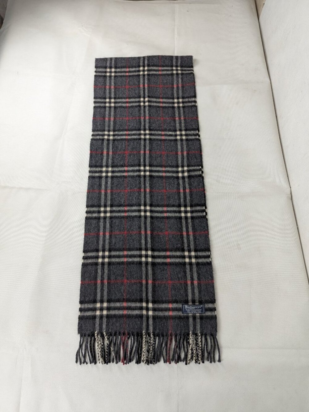 Luxury Burberry 100% Cashmere Nova Check Gray Scarf Unisex - Picture 4 of 7